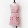 Robe en tweed rose sans manches printemps automne femmes gland dames mince fond une pièce 240321