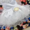 Hundkläder klänningar flera lager av spets kattunge valp kjol faux pärla design rund hals husdjur prinsessa klänning för bröllop