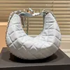 Luxury Designer Bag Sheepskin Crescent Bag Läder Diamond Check Chains Liten väska Högklass