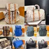 Novo designer quente mochila homens e mulheres moda mochila de viagem clássico puxar a corda abrir e fechar lona revestida de couro mochila de embarque