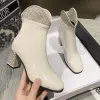 Stövlar skor Tassel White Hooled Female Ankle Boots Mycket höga klackar TOOPIES RHINESTONE KORT SKOR FÖR KVINNA SALE TREND 2023 PU GOTH