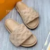 Luxury Pool Pillow Mules Women Sandals Summer Sandal Flat Comfort Mules Padded Front Strap Slippers Easy-to-wear Style Fashionable Women Slides Shoes