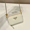 Luxuriöse Mini-Damen-Umhängetasche, Modedesigner-Tasche, Prados-Dreieck-Metall-Logo-Kettentasche, hochwertiges Lackleder, vielseitige Damentaschen 1NR025, Umhängetasche