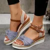 Klänningskor 2024 Sandaler Kvinnor Bow Bottom Comfort Comfort Coman Roman Style Fish Mouth Thick Sole Beach High Heels