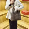 Stores Export Designer Shoulder Bags Large Capacity Fashionable Commuting Texture Underarm Bag for Women 2024 Womens Korean Version Tote