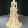 Robe de soirée sirène dorée, manches longues, col rond, perles, fleurs faites à la main, robe formelle, Serene Hill, HM67058, 2024