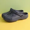 送料無料デザイナーCro Sandals Slide Croces Men Men Cackle Clog Classic Shoes Baby Children Slids Slides Triple Black Sandal Shoes 125