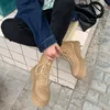 Botas Lace-up Esponja Bolo Grosso-Solado Tooling Ruibarbo Redondo Toe Lace All-Match Respirável Malha Mid-Tube Mulheres Sapatos 2024