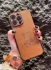 Custodia per telefono in pelle Cartoon Bear di design classico per iPhone 15 Pro Max 14 13 12 mini 11 XS XR X 8 7 Plus 15Plus cover posteriore con design a cartoni animati Custodia per telefono cinese