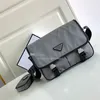 Crossbody Bag Fashion Lüks Sacoche Tasarımcı Omuz Çantası Adam Cüzdan E biriken Çanta 2v769 Para Çantası Kartı Tutucu208p