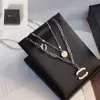 Colgantes de letras de diamantes Collar de marca Joyería Joyería de perlas Vogue Hombres Mujeres Gargantilla Regalo de boda Cadenas de acero inoxidable de oro de 18 quilates con caja al por mayor