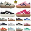 Chaussures de sport femme de créateur audacieux à semelles épaisses Pink Glow Gum Velvet Baskets pour femmes et crème végétalienne Collegiate Green Dhgate Jogging Marche Baskets de sport