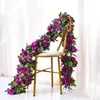 装飾的な花の花輪ローズ人工花柄のテーブルランナーの出入り口装飾屋内屋外の背景の壁の装飾偽のdhg0i