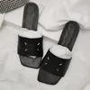 Tabi Designer Spring/Summer MM6 New Square Head Slippers للنساء اللائي يرتدين جلدًا أصليًا من جلد الغنم بالأبيض والأسود.