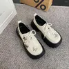 Casual Shoes British Style prawdziwe skórzane damskie jesienne mokasyny dotyczące dekoracji motyli