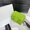 Bolsas projetadas para loja 2024 são exportadas por correio Nova carteira zero feminina Lingge Chain Mini bolsa quadrada pequena moderna fragrância crossbody de um ombro