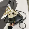 Winkels Export Designer Schoudertassen Handheld Emmer Tas voor Vrouwen in 2024 Nieuwe Modieuze en Casual Koreaanse Versie Niche Eenvoudige High-end Crossbody