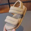 Sandaler Summer Girls Sandals Princess Elegant Solid Color Sandaler Barnmjuka strand Sandaler Baby Sportskor Q240328