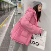 日本のハラジュク暖かい冬の女性濃厚なコート女性ジッパーキャンディカラーフードfiブランドソリッドウォームジャケットショートアウトウェアr4g0＃