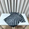 24ss USA Allover Zebra Striped Print Tee Fashion Beach Camicie casual Uomo Primavera Estate Streetwear T-shirt Manica corta Nylon Tshirt Pantaloncini Set venduti separatamente 0328