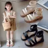 Sandalen Meisjes Sandalen Zomer 2024 Nieuwe Open Prinses Schoenen Grote Kinderen Zachte Zool Meisjes Internet Rode Romeinse Schoenen Q240328