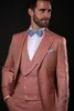 Costume 3 pièces pour homme rouge corail, blazer, gilet, pantalon, simple boutonnage, revers, coupe cintrée, busin, marié de mariage moderne x3my #