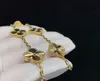 Vanclef Bracelet Van Four Leaf Clover Bracelets Cleef 2024 Designer de luxe PearlLeaf 18k Gold Laser Marque Bracelet Charm Bracelets Collier Boucles d'oreilles Mariage Y1ot