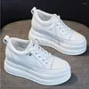 Sapatos casuais femininos aumentados pouco branco 2024 primavera outono estilo sola grossa confortável tendência esportiva zapatos mujer