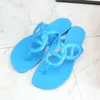 Designer Slippers Fashionable foot clippers for women versatile summer leisure travel outdoor wear and home flip flops DG78