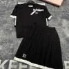 Chándales de diseñador para mujer, conjunto de falda escocesa de 2 piezas, camiseta de manga corta, traje deportivo para correr, ropa deportiva con letras rosadas