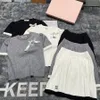 Tute firmate Donna 2 pezzi Kilt Set T-shirt a maniche corte Jogger Tuta sportiva Moda rosa Lettera Abbigliamento sportivo