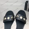Kvinnors chunky klackar sandaler designer slingbacks klänning sko lammskinn justerbar ankel spänne bröllop sko retro svart med hjärtformad casual sko för en fest