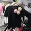 Camisetas para mujer, camiseta de manga corta con flores tridimensionales con sentido de nicho de diseño elegante para mujer, camisetas holgadas de moda con cuello redondo 2024