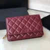 Designerskie torby Kobiety Mała kwadratowa torba Solidna kolor owiec metalowa łańcuch crossbody w stylu Flip Style damska torba na ramię