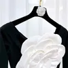 Sukienki zwykłe Zzsluia Slash Szyja z ramion szczupła dla kobiet 3D Kwiata Kwiki Projektantka seksowna sukienka moda mini długi rękaw