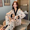 Hemkläder lyxigt tryck nattkläder 2024 Autumn Pijama Mujer Velor Sleepwear kläder 2st Shirtpants Warm Velvet Pyjama Pour Femme