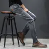 2020 Nya varumärkes Slim Jeans Fi Stretch Retro Old Jeans Manliga denimbyxor Högkvalitativa byxor Gray Blue T42e#