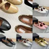 Classic Dress Shoes Women Dance Ballet Flats Läder Bekväma sandaler korsar med spänne EU35-42 546