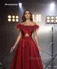 Vestidos de fiesta Plumas de color rojo oscuro Satén Una línea Noche fuera del hombro Vestido largo simple para ocasiones especiales para mujeres 2024