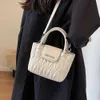 Store Export Designer Sacs à bandoulière Sac à main haut de gamme pour femmes en 2024 Nouveau design de niche Un sac à bandoulière Celebrity Hand-hold Diamond Grid Bucket