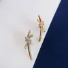 Paski studiów Nowe geometryczne krzyżowe kolczyki w kolczyku Rope Rope Kołek niszowy 18K Gold Diamond Fashion Biżuter