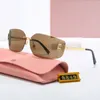 패션 디자이너 선글라스 남성 럭셔리 편지 여성 야외 음영 클래식 일요일 안경 레이디 해변 방사 안경 보호 안경 정사각형 안경.