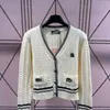 Cardigan maglione stile college con scollo a V da donna, monopetto, in lana grezza, lavorato a maglia, con logo, lettera MLXL