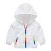 Куртки детская солнцезащитная одежда для мальчиков и девочек летние пальто с капюшоном тонкая кожа с бесплатными сумками для сбора