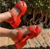 Sandales Nouveau modèle 2023 Été Grandes chaussures pour femmes 36-43 Tendance Fond épais Bouton Casual Plage H240328RSTY