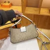 Luxury Cross Shop gratis frakt trendig och fashionabla med kontrasterande färg Underarm Bag kedja dekoration Enkel axel av stil crossbody