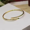 V-Gold-Material, luxuriöser Qualitäts-Charm, klassisch, ausgezeichnetes, dünnes Bettelarmband im Armreif-Stil, geöffnet, Designer-Schmuck, Bijoux für Damen, We283z