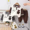 Kläderuppsättningar Baby Designer 1st Birthday Boy Outfit 2024 Spring Cartoon Turn-Down Collar Long Sleeve T-shirts and Pants Kids Girls Boys Pass