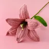 Kwiaty dekoracyjne 1PC Ręcznie tkany prezent urodzinowy sztuczny wystrój domu Lily szydełka bawełna
