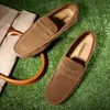 Män casual skor espadrilles trippel svart vit brun vin röd marin khaki mens mocka läder sneakers glid på båt sko utomhus platt kör jogging promenad 38-52 b117